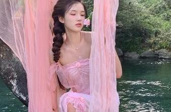 17c吃瓜官网的资源区：发现真相的同时，感觉自己好像也聆听到了不少秘密。