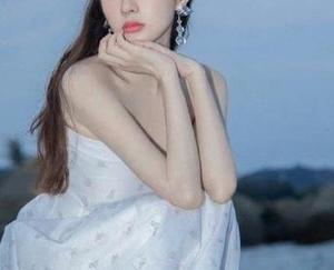 朝阳的第一缕光，竟然是吃瓜网网页推送的八卦！