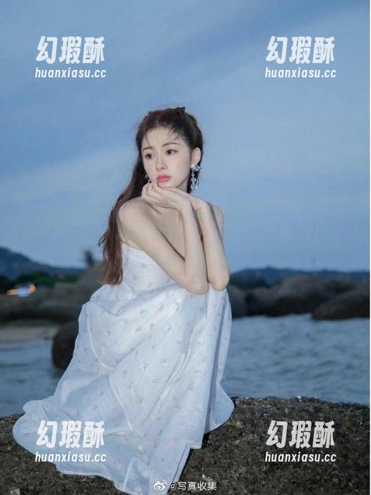 朝阳的第一缕光，竟然是吃瓜网网页推送的八卦！